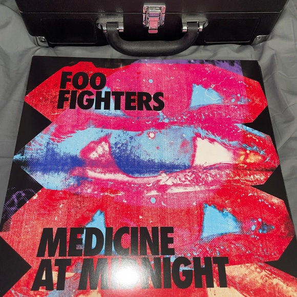 Victrola record player & Bluetooth speaker - Picture 7 of 8